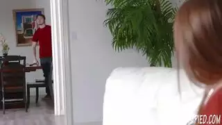 نجمه مراهقة لأول مرة: ممارسة جنس عميق وإيلاج مزدوج