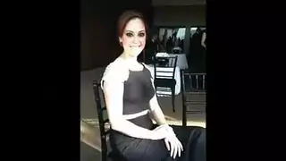 جلسة تسجيل تتحول إلى ممارسة جنس جماعي صريح مع مطربات