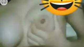 هزة الجماع الصارخة: جلسة استمناء أسماء المكثفة في دردشة الفيديو