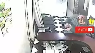 موظفة العيادة المحجبة تتفرش في السريع من عشيقها