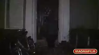 شراميط فرنسيات يتناكن في مدخل البناية