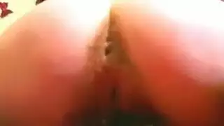 فتاة جميلة تستعرض أجمل اغراء طيزها ابمدورة