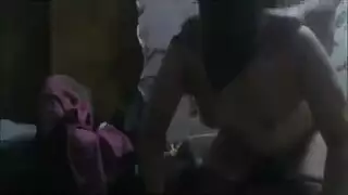 جلسة الجار الشرجية القاسية مع الفتاة المحجوبة تنتهي بالقذف داخلها