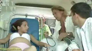 إسعاف صريح: عاهرات حوامل تمص وتركب بعنف