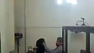 مدير كردي يمارس الجنس بقوة مع سكرتيرته على مكتب العمل