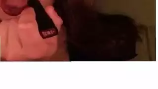 مراهقة تلاعب جسدها المبتل تماماً خلال رقص مثير