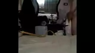 رجل الأعمال الثري يتمص زبه ثم تركب عليه الممثلة المصرية