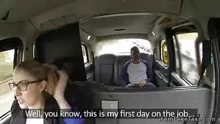 القضيب الأسود الكبير يسيطر على السائقة الشبقية