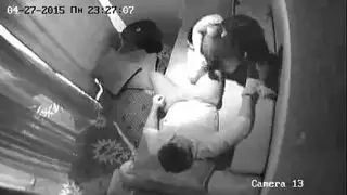 كاميرا خفية تلتقط نيك شرجي و نيك بين الأثداء في نادي تعري