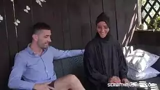 ربة منزل هاربة: محجبة تحصل على جلسة جنس صريح وعنيف