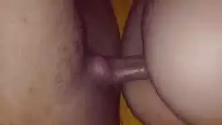 مغربية نحيلة تُدَك مهبلها في وضعية الركوب