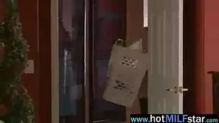 فرج الخادمة السوداء الشهواني يتوسل لقضيب صلب ضخم