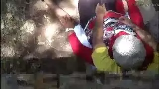 سكس طلابي مثير: نيك في الهواء الطلق بالحديقة العامة