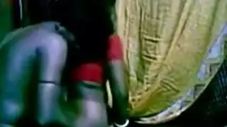 الزوجة غائبة، الزوج يلعب جلسة جنس خفية صريحة