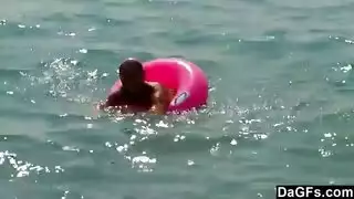 مشهد جنسي جماعي مع نساء صغيرات