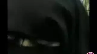 ثلاثي جنسي عربي للمراهقين: إيلاج مزدوج وبلع السائل المنوي