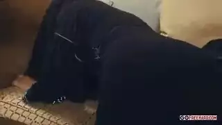 العاهرة المحجبة نادية علي تأخذ قضيب الأمير العربي الصلب