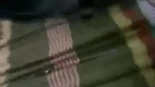 عاهرة بنجلاديشية شابة تأخذ السائل المنوي على وجهها