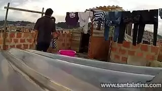 إباحية حضرية على السطح: سكس كس جامح تحت سماء المدينة