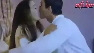 تقبيل عاطفي على السرير مع شريهان ذات الصدر الكبير يؤدي إلى جنس خشن