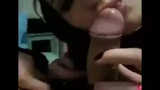 عاهرة مصرية ريهام تمص الزب بعمق في فيديو سكس مثير