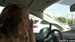 نيك رحلة طريق: مص، ركوب، وبلع في السيارة