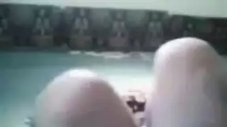 جزائرية تنيك في فتحتيها على طاولة المتجر