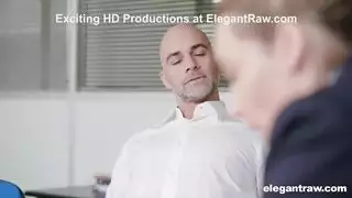 مص قوي بعمق مع نيك بزبرين إباحي