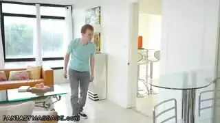 تدليك زوجة الأب الزيتي ينتهي بقذف عميق