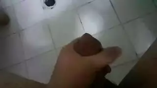 ركبة متوحشة: جماع جنسي جماعي في السيارة