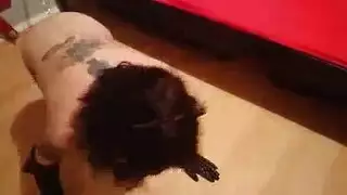 قطّة رطبة تتوسّل لقضيب سميك داخلها