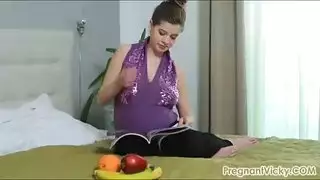 جدة وقحة تبتلع السائل المنوي بعد جنس فموي