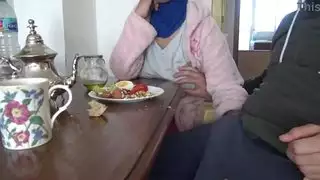 زوجة الاب وهي تعمل بالمنزل