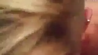 تجعيدات فوضوية تطير أثناء جنس كلبي مكثف