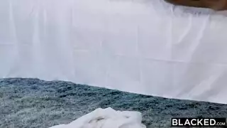 أشهر فيديو لساره جاي: إباحية صريحة مغطاة بالسائل المنوي