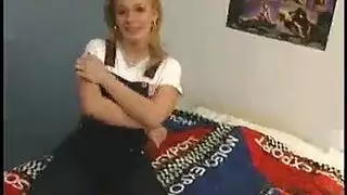 القذف الإناث نموذج مكهرب