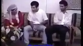 ثلاث مصريات تخدم قضيب رجل