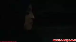 عاهرة محجبة كيوت تتعرض كسها المشعر للدمار على يد أجنبي