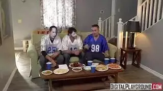 سرقة زوجته لجلسة إباحية أثناء المباراة