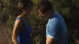 خدمة فموية لشخصية مهمة واللعب بلعبة – جنس صريح في السيارة