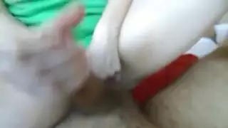 اختراق قاسي: زب جاف يدق في فتحتها المبللة