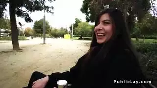 مغامرة الجار الوسيم الإباحية في الأماكن العامة