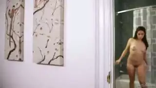 مدمن على الفحول الموهوبين وقضبانهم الصلبة