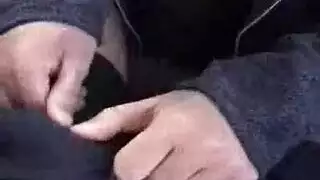 يستعل فرصة أمي عالقة وينيكها