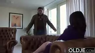 الفحل العربي الشديد: زب غير مختون، وإنهاء بقذف عميق