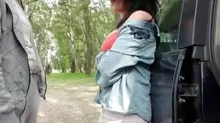 حارقة لبنانية تأخذ صاروخ قضيب في سيارتها