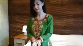 صديقة اللسان العربدة مثليه