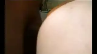 عاهرة متحولة شهوانية تأخذ عدة قضبان في كل فتحة