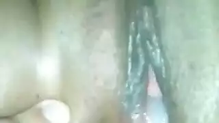 عملية إثارة بين الأفخاذ ونهاية بالقذف الداخلي