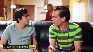 إباحية ناضجة: حركة مثلية على منضدة المطبخ